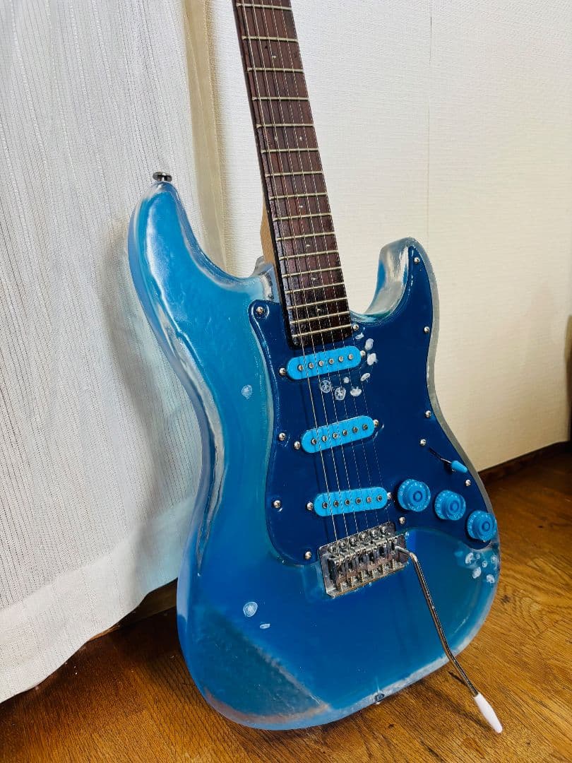 エレキギター　アクリル透明　ストラトタイプ LED・WAVE・クラゲ仕様