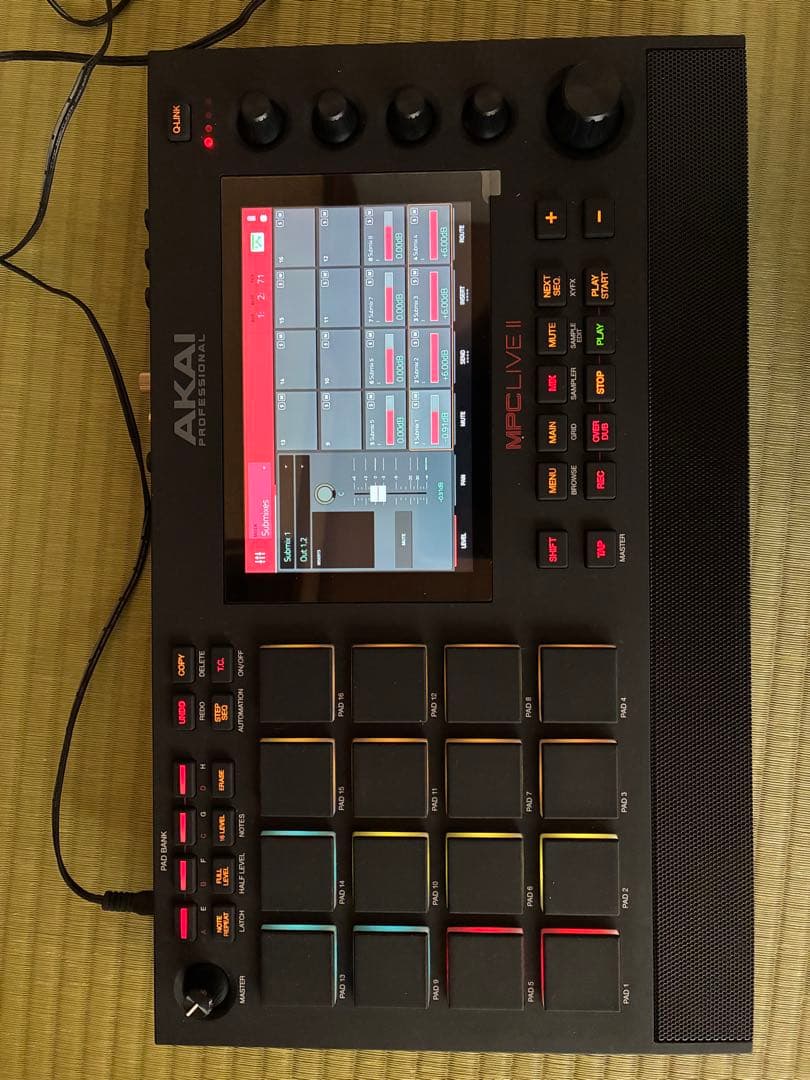 AKAI MPC Live 2 スピーカー付きサンプラー