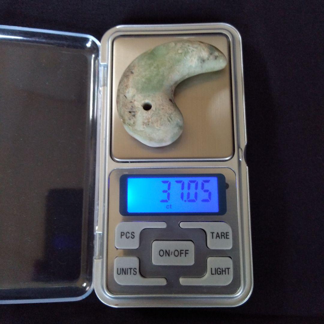 翡翠勾玉　ヒスイまがたま　糸魚川ヒスイ　古墳時代　宝石質ヒスイ　出土品