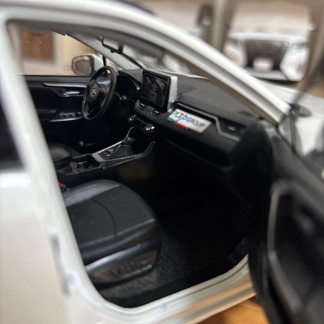 1/18トヨタRAV4模型