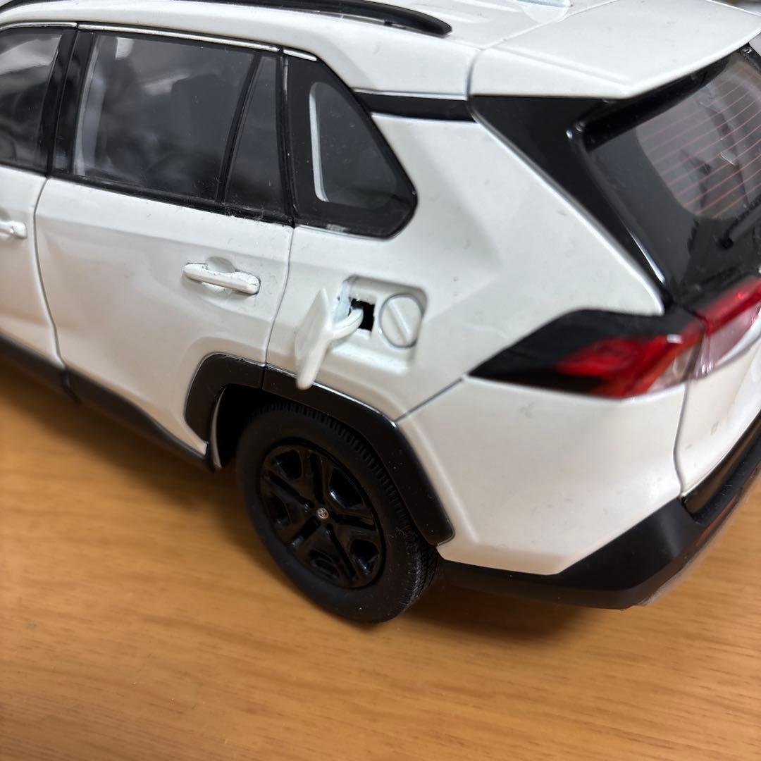 1/18トヨタRAV4模型