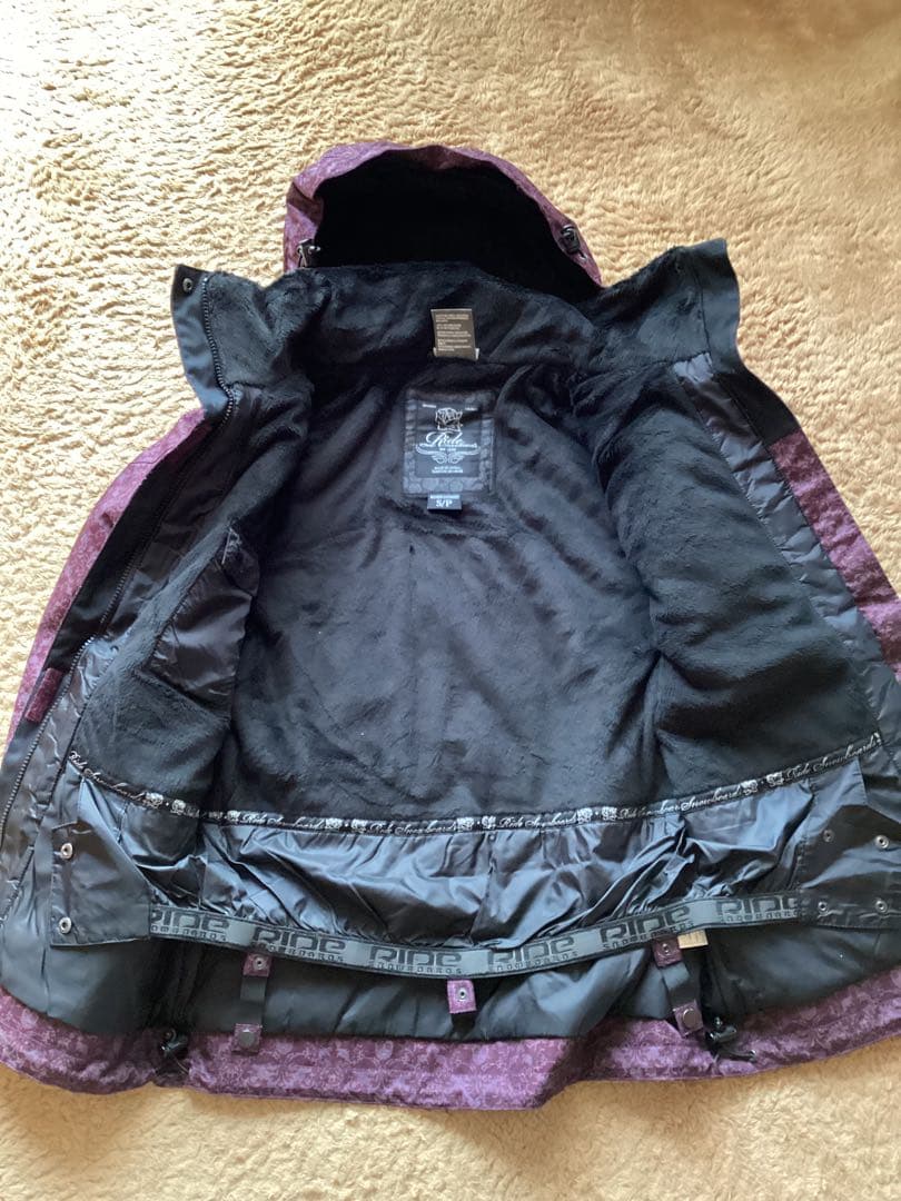 Ride レディースＳ　スノボウェアスキーウェア　ROXY手袋付き