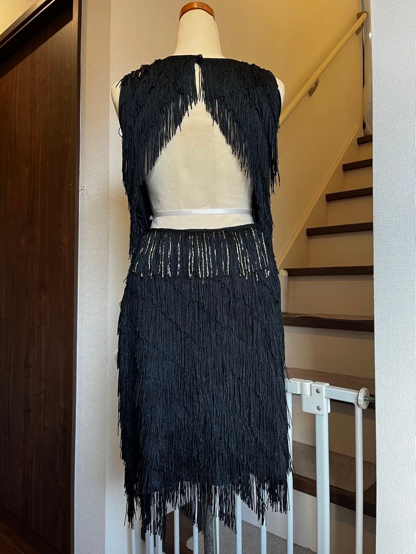 フリンジ付き黒ダンスドレス