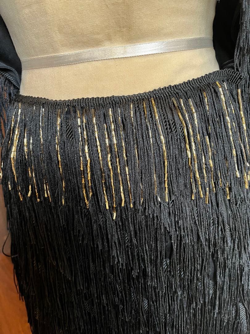 フリンジ付き黒ダンスドレス