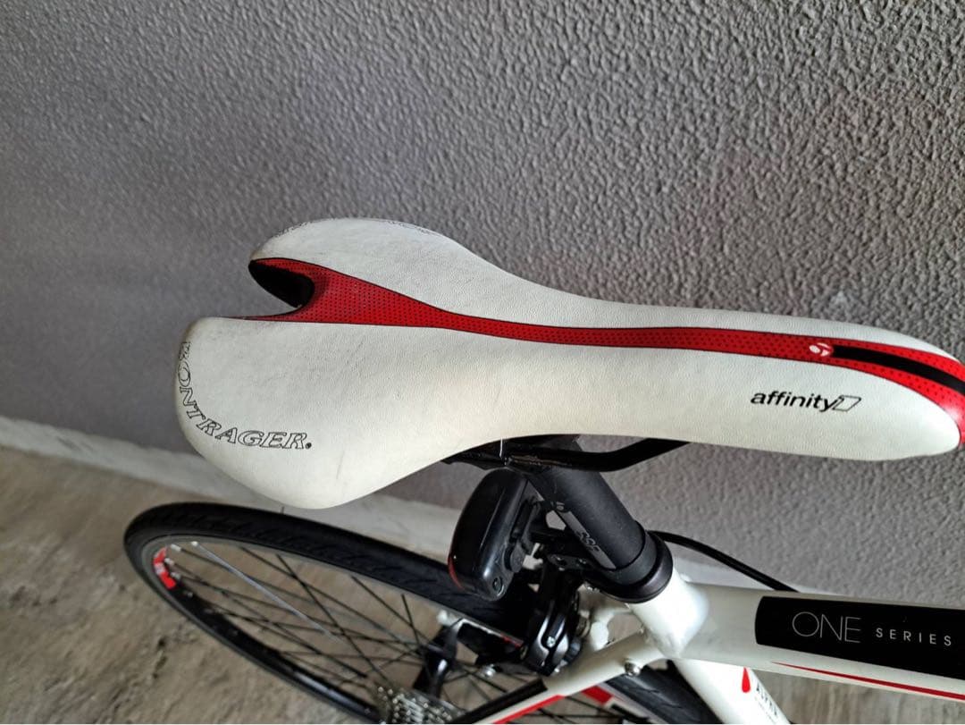 TREK 1.1 ロードバイク ホワイト50 付属品付き