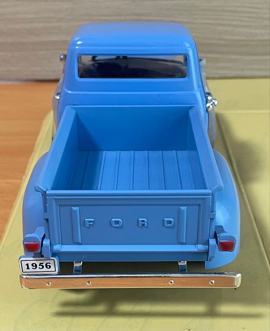 北箱　FordF-100 PickUpミニカーイエロートラックミニカー容器入り
