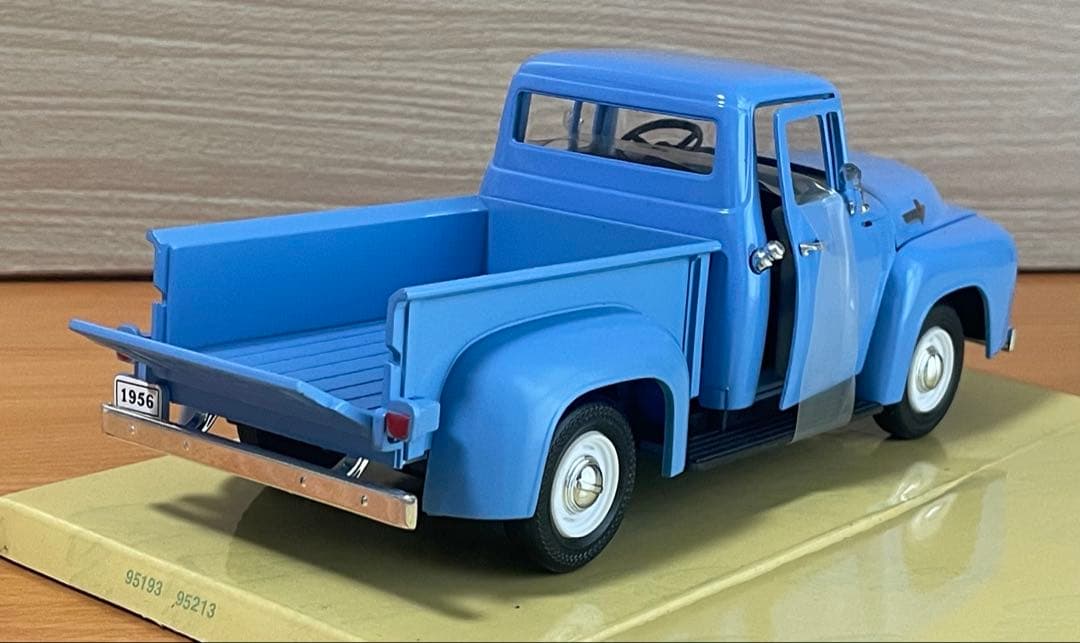 北箱　FordF-100 PickUpミニカーイエロートラックミニカー容器入り