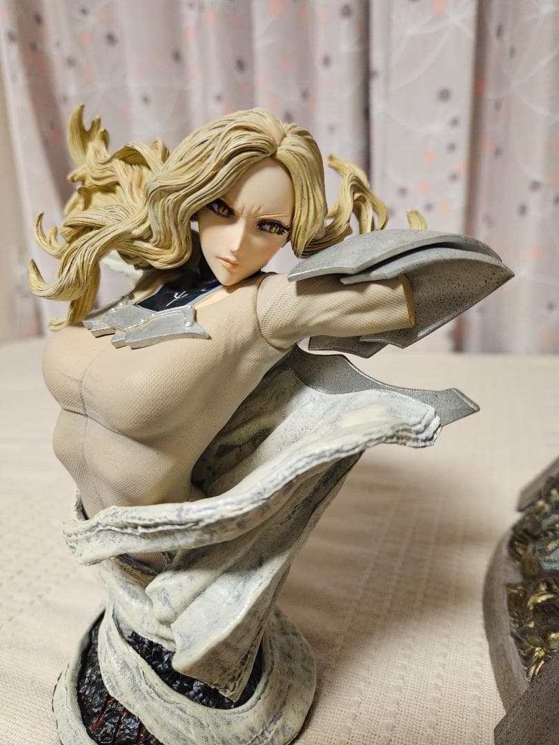 Figurama クレイモア テレサ vs プリシラ 1/6 スタチュー