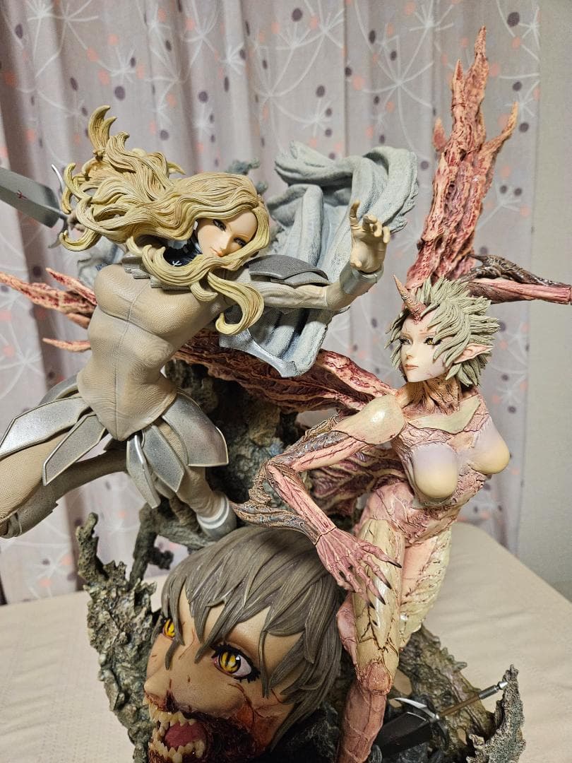 Figurama クレイモア テレサ vs プリシラ 1/6 スタチュー