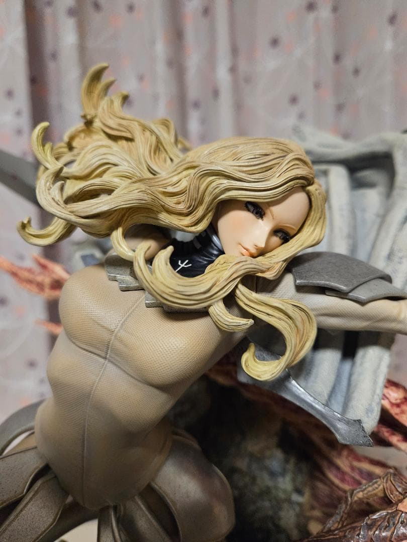 Figurama クレイモア テレサ vs プリシラ 1/6 スタチュー