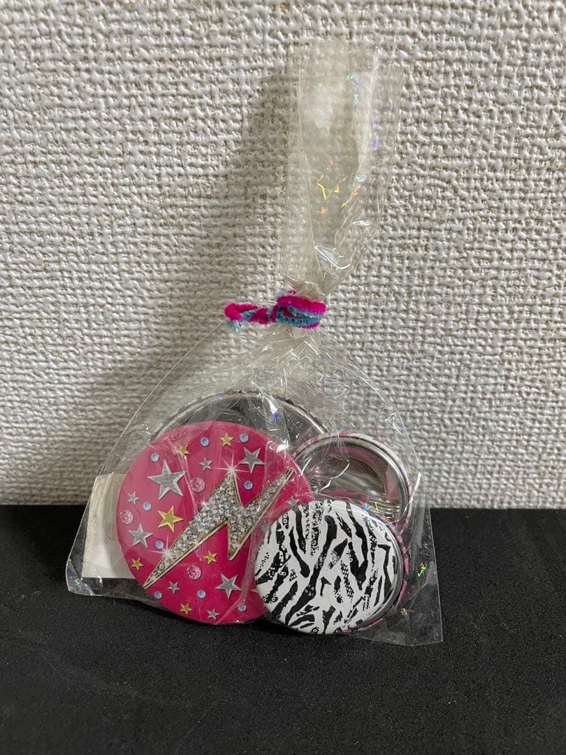 SuGグッズ確認用2　缶バッジとカレンダー