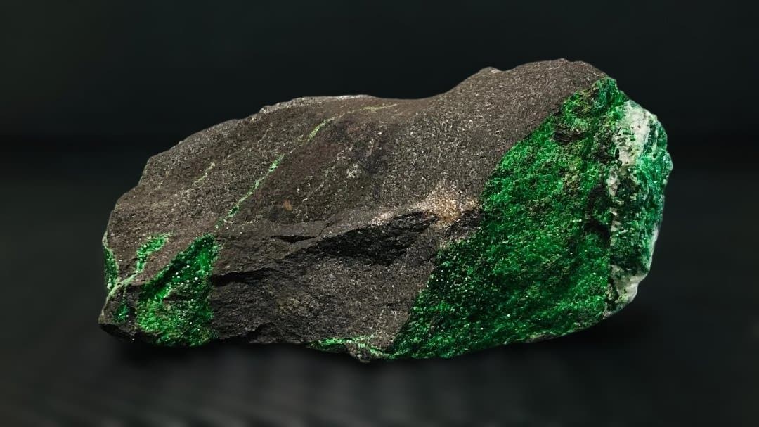 【価格交渉ok！！】250g越えの超特大ウバロバイト（灰クロム柘榴石）緑の鉱物