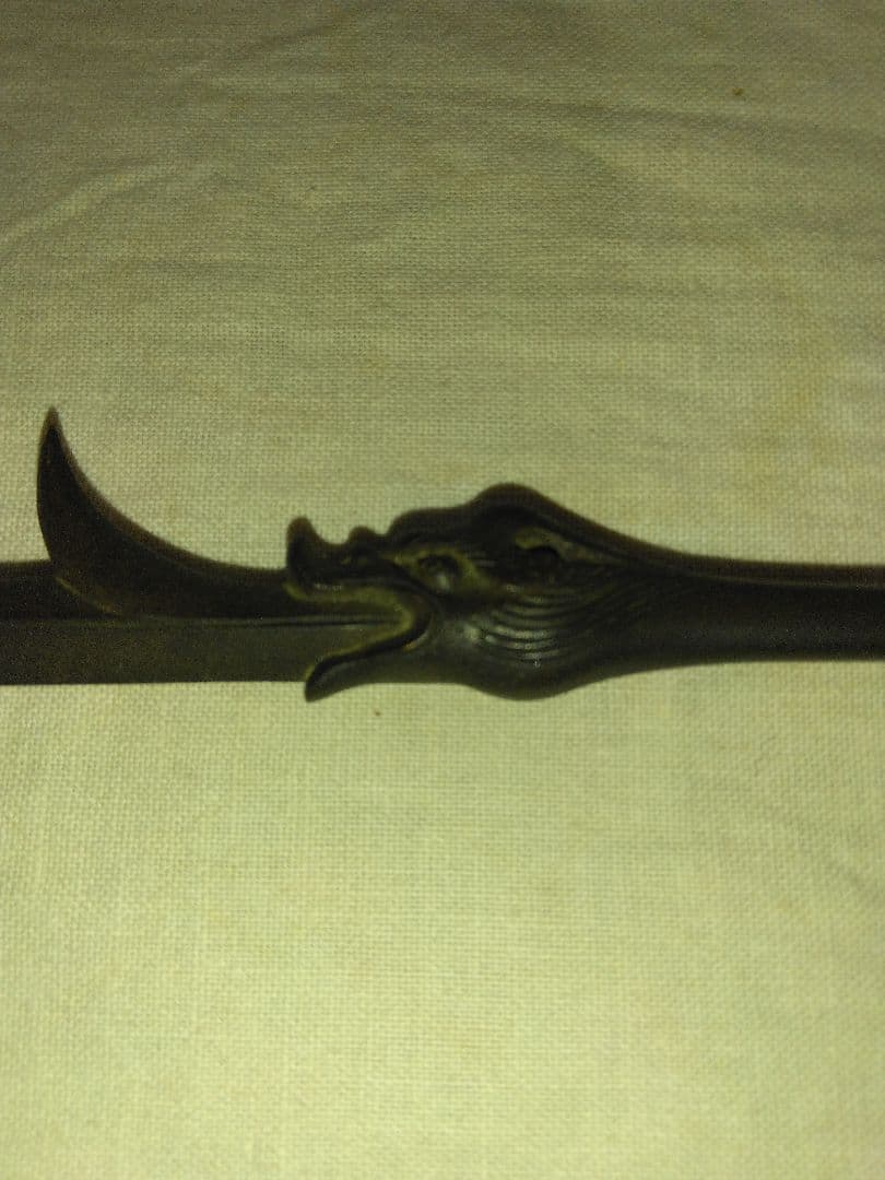 仏像又は四天王の持ち物？