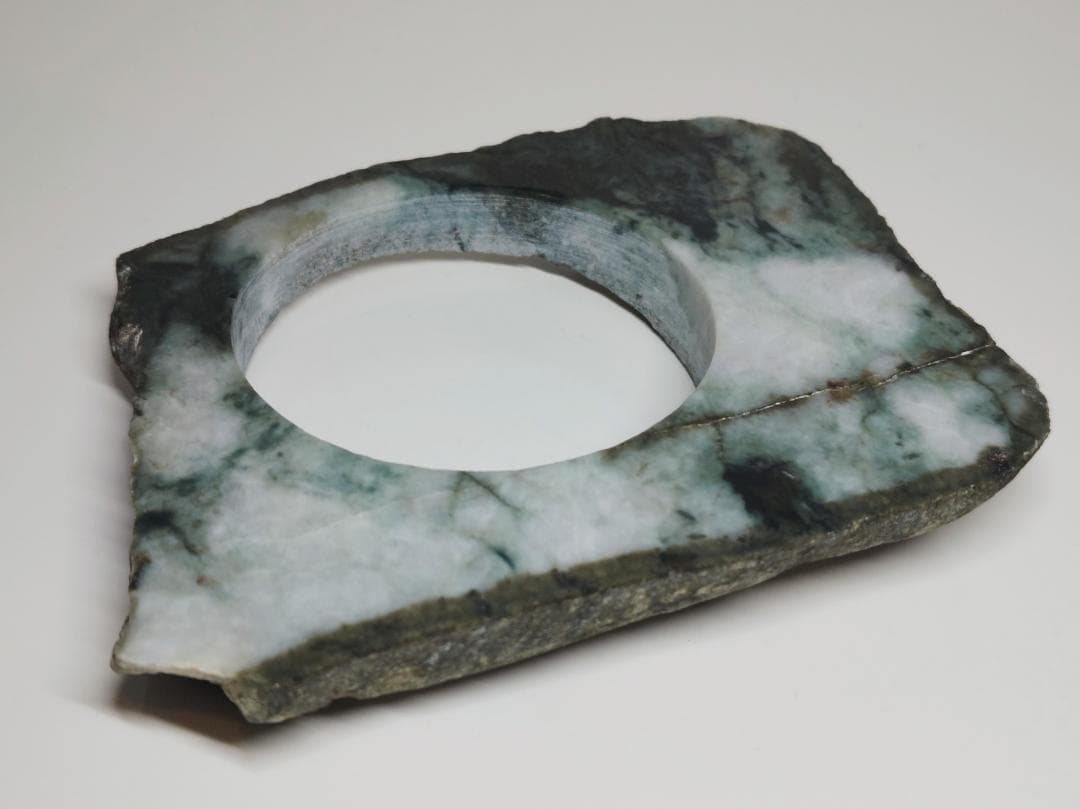 白緑 477g 翡翠 ヒスイ 翡翠原石 鑑賞石 原石 自然石 誕生石 鉱物 水石