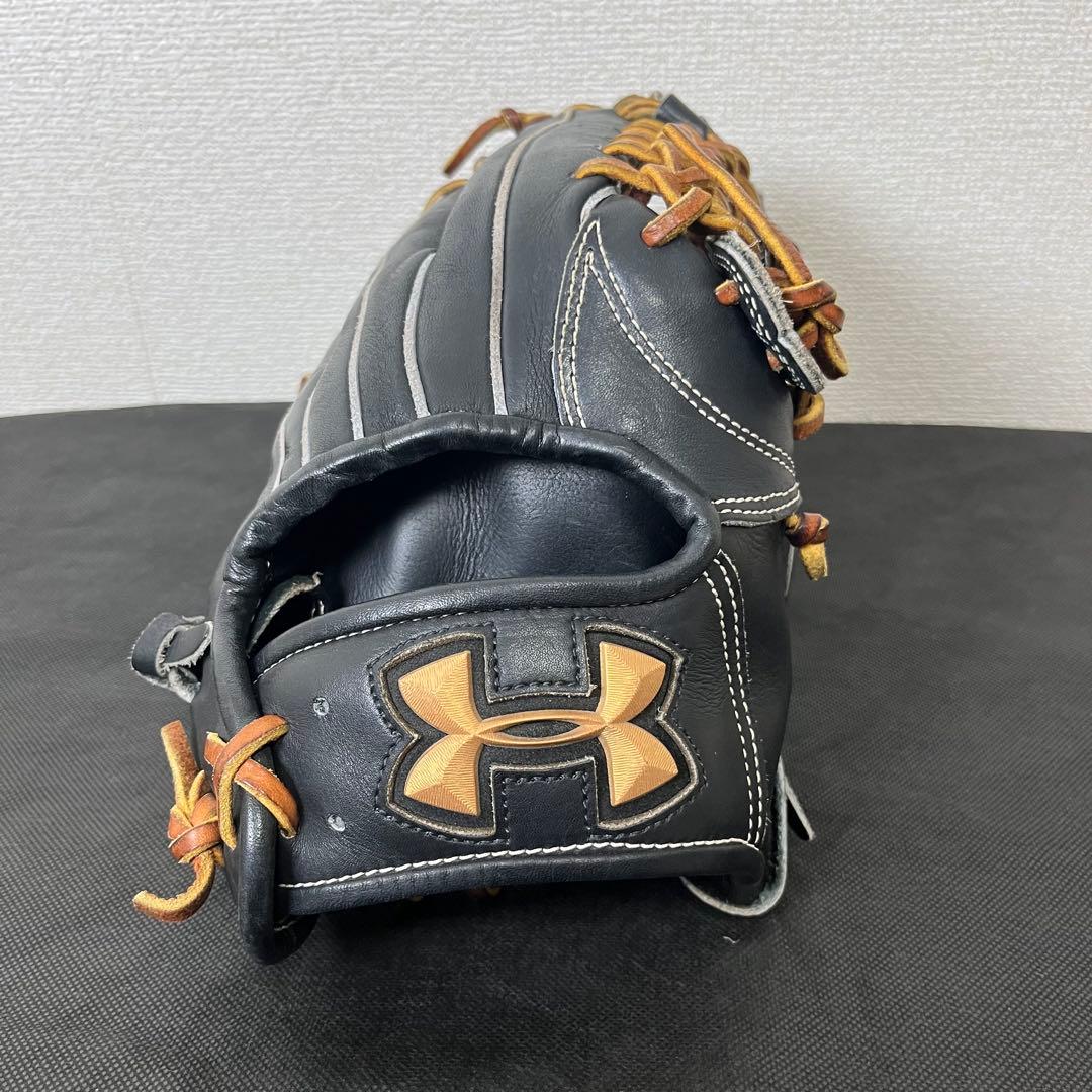 【極美品】アンダーアーマー 外野用 硬式グローブ　ブラック　QBB0088