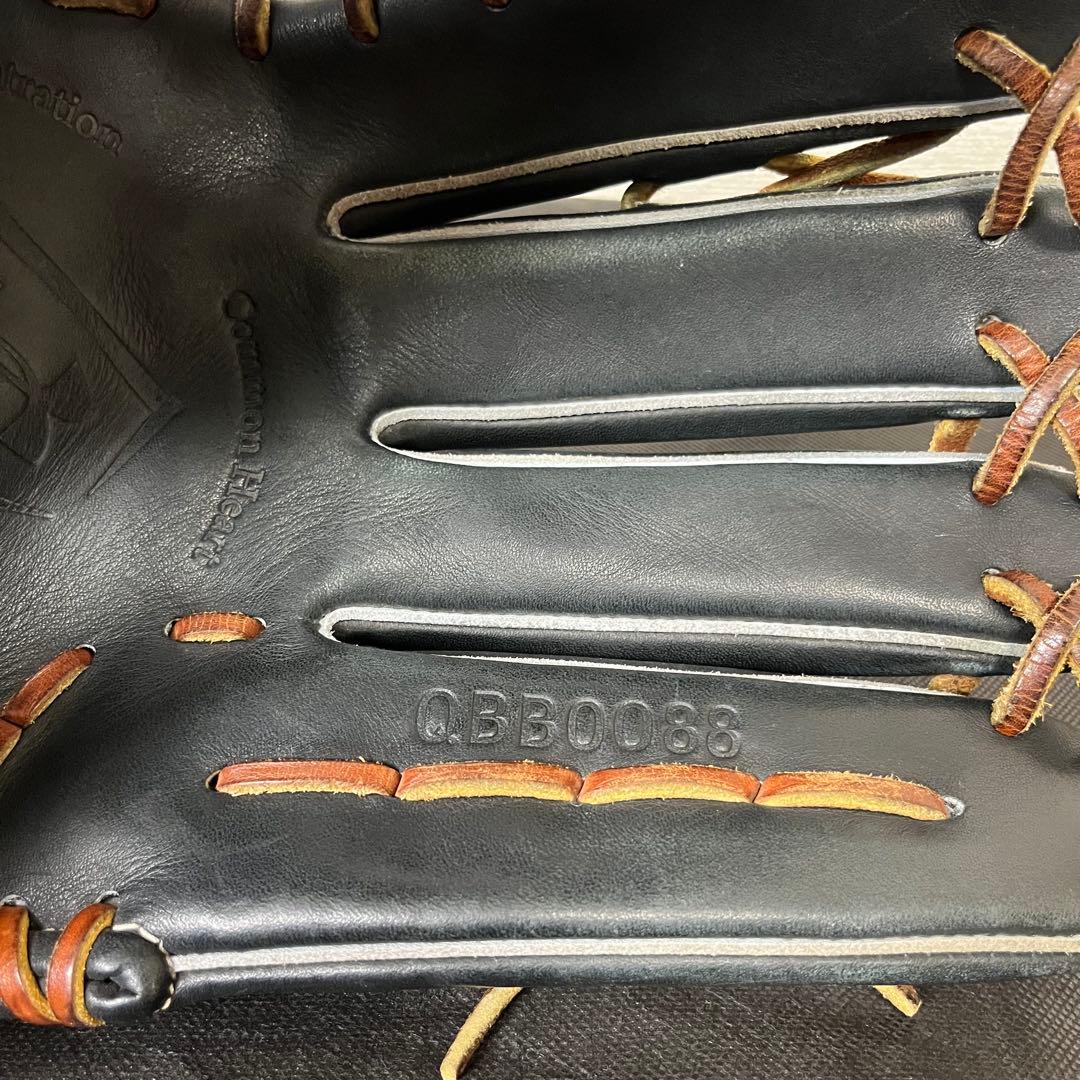 【極美品】アンダーアーマー 外野用 硬式グローブ　ブラック　QBB0088