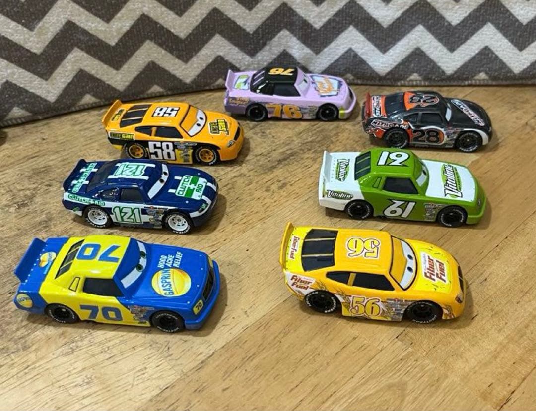 マテルカーズピストンカップレーサー34台［32台ラバータイヤ］ペースカーのセット