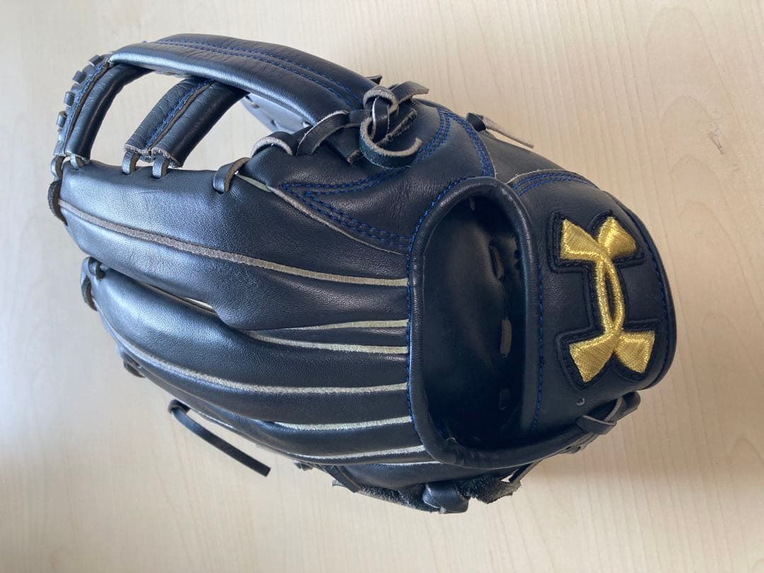 【美品】Under Armour 野球グローブ 黒/金