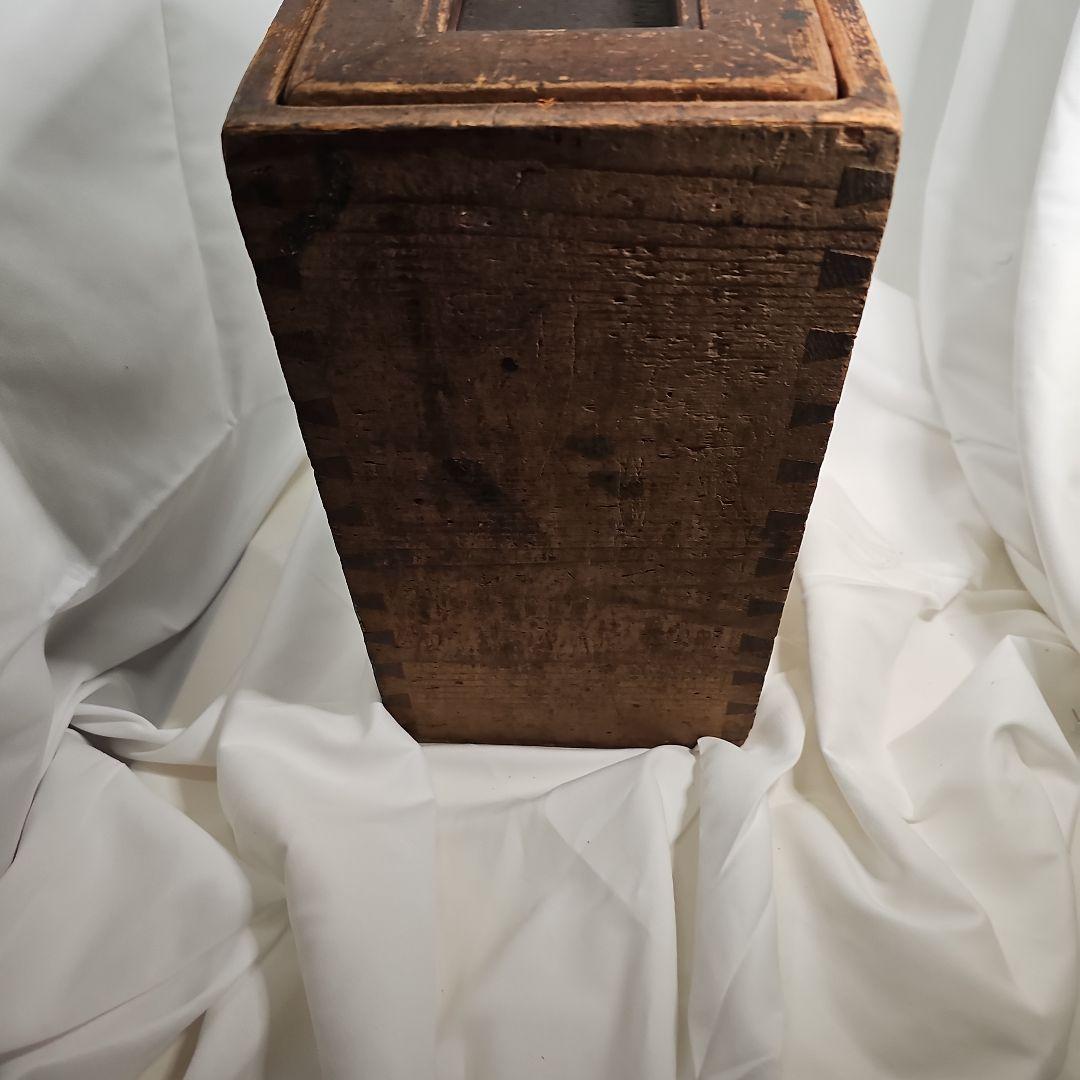 木製アンティークボックス。 銭箱