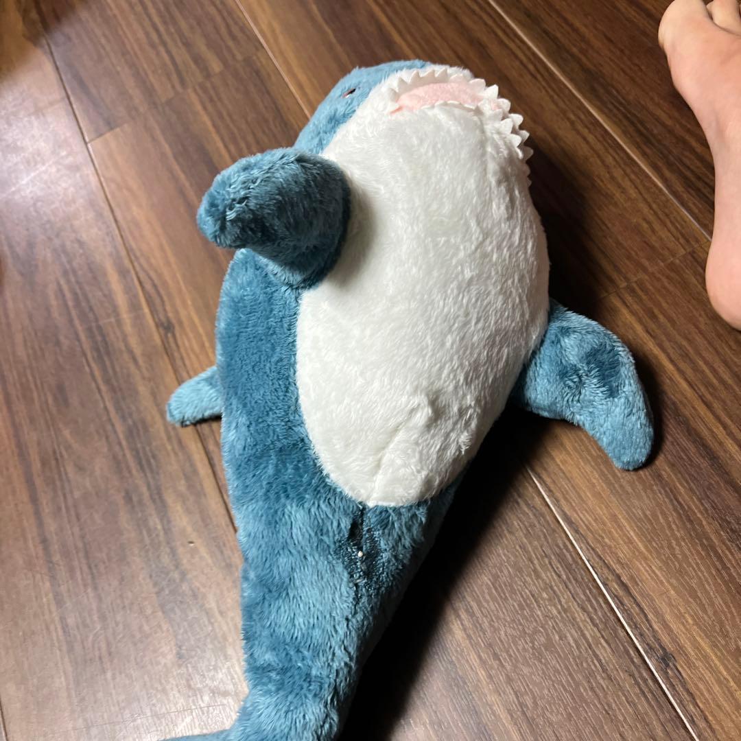 青と白のサメのぬいぐるみ 約30cm