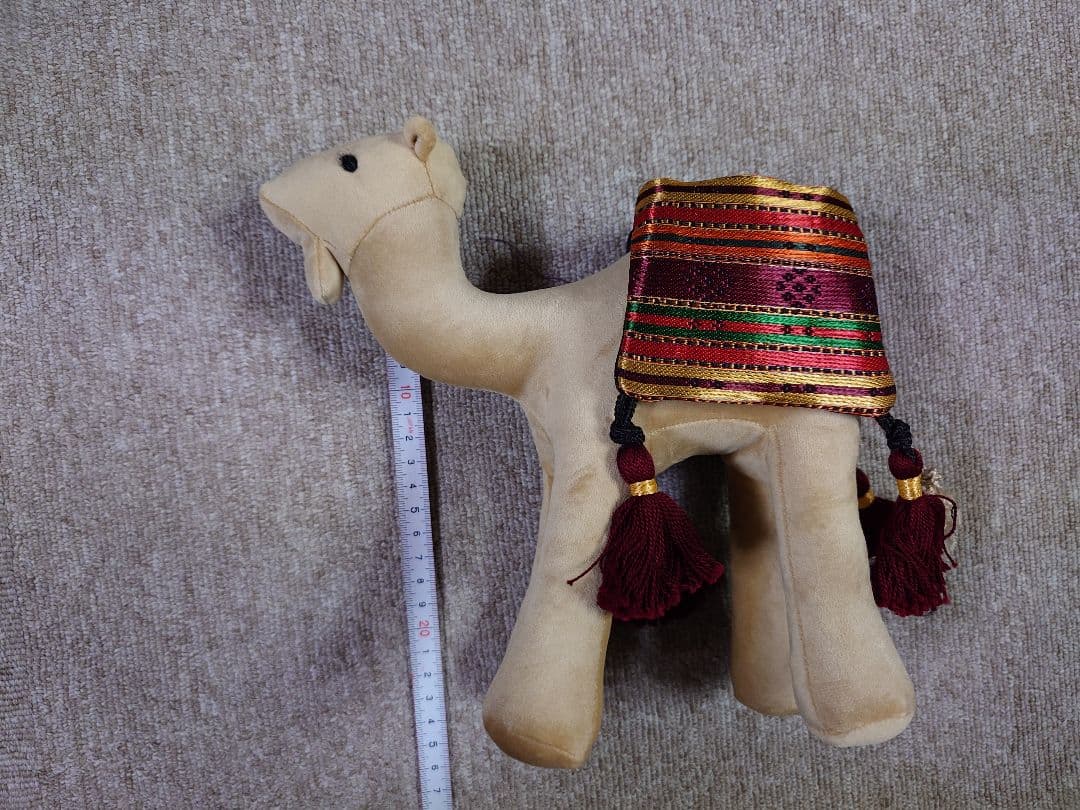 ヨルダンパビリオン　ラクダ ぬいぐるみサイズ大　民族織物