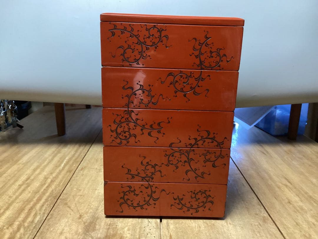 輪島製朱地藻紋刻　五段　重箱　台付　(検) 堆朱　鎌倉彫