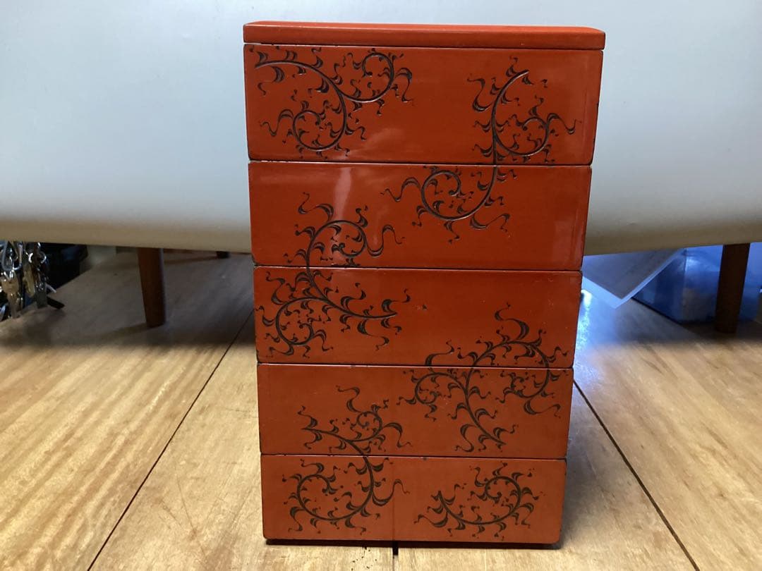 輪島製朱地藻紋刻　五段　重箱　台付　(検) 堆朱　鎌倉彫
