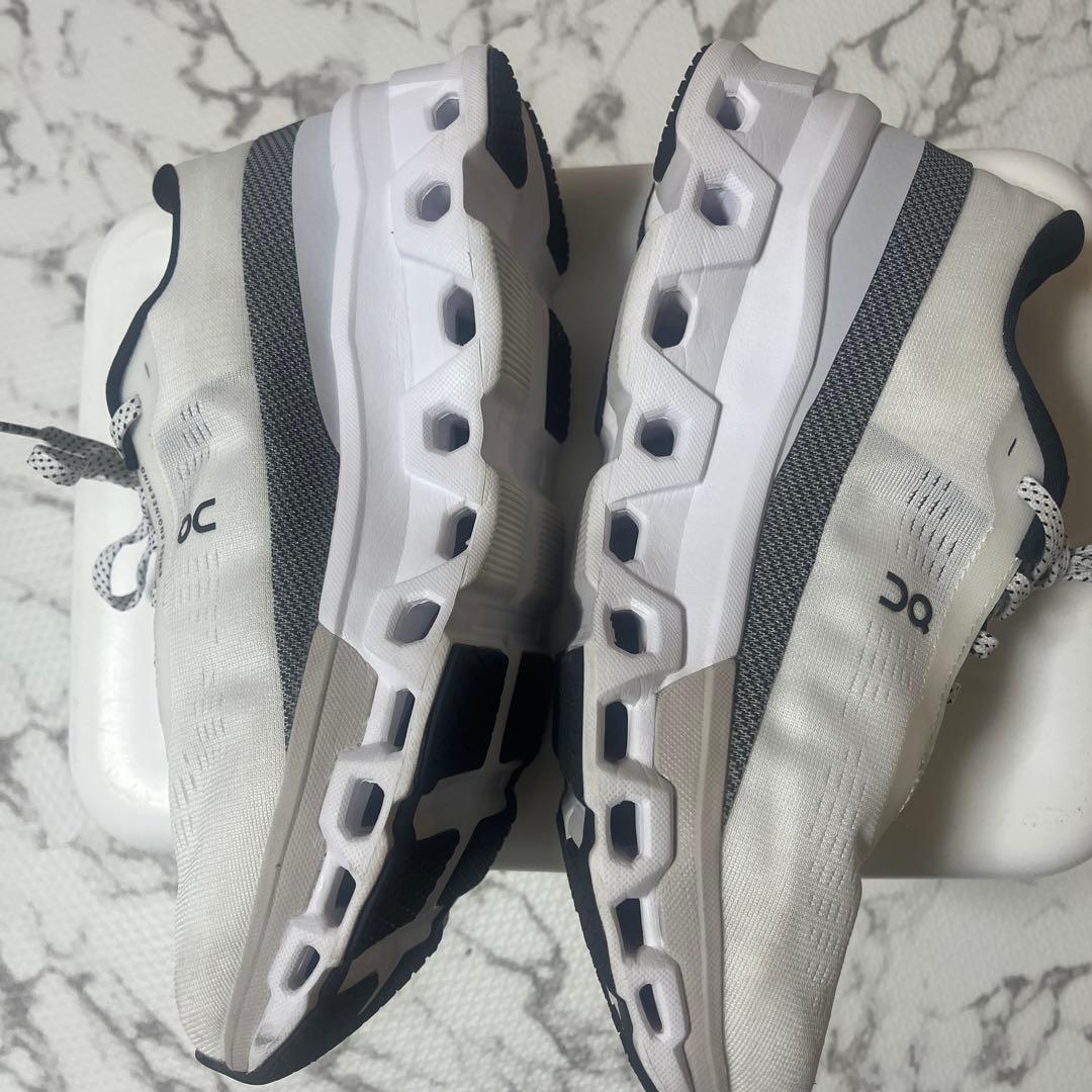 オンクラウドモンスター2 27センチ 美品 ホワイト