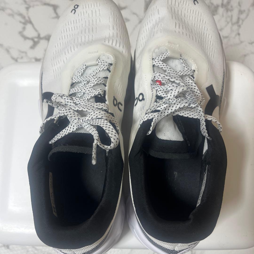 オンクラウドモンスター2 27センチ 美品 ホワイト