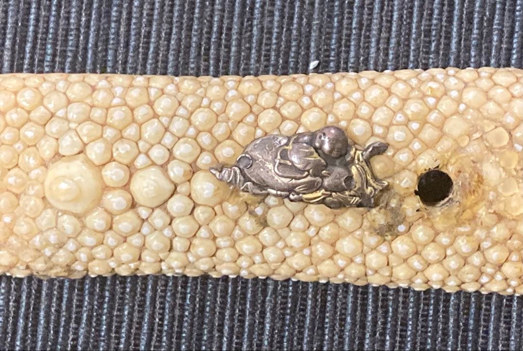 刀装具　短刀柄前　出目貫拵え　布袋・福禄寿図(上作) (江戸時代)