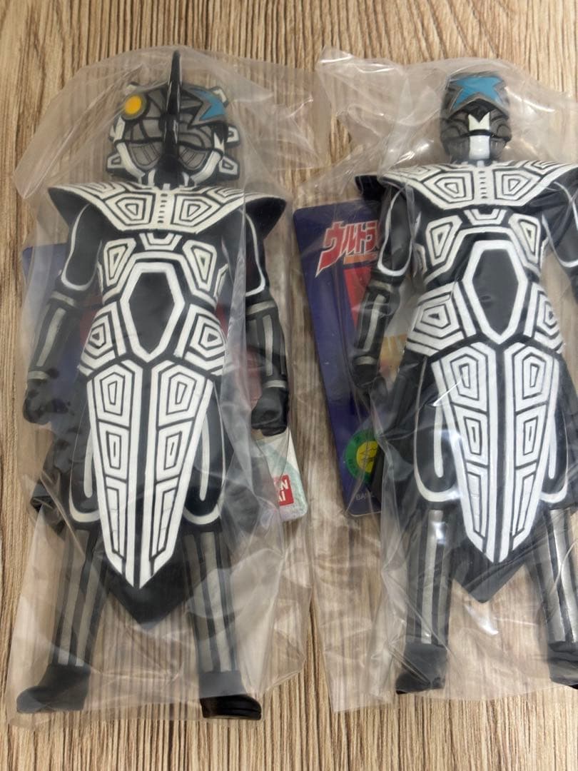 ⭕️未使用　ウルトラマンコスモス 三面異次元人 ギギ 4体セット