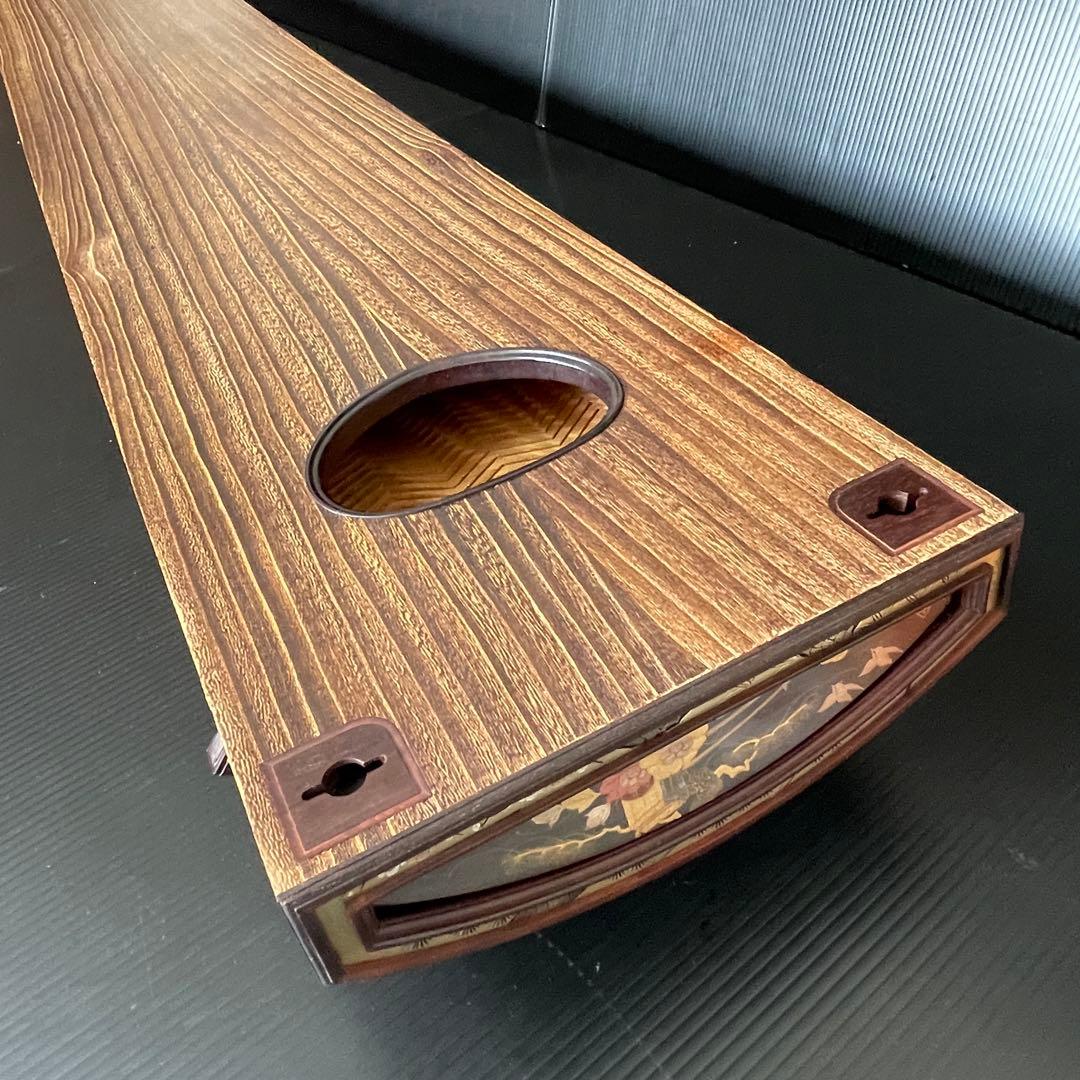 山有 舟一刀 在名 くり甲 紅木装飾 極上 琴 13弦 蒔絵 綾杉彫り 玉縁