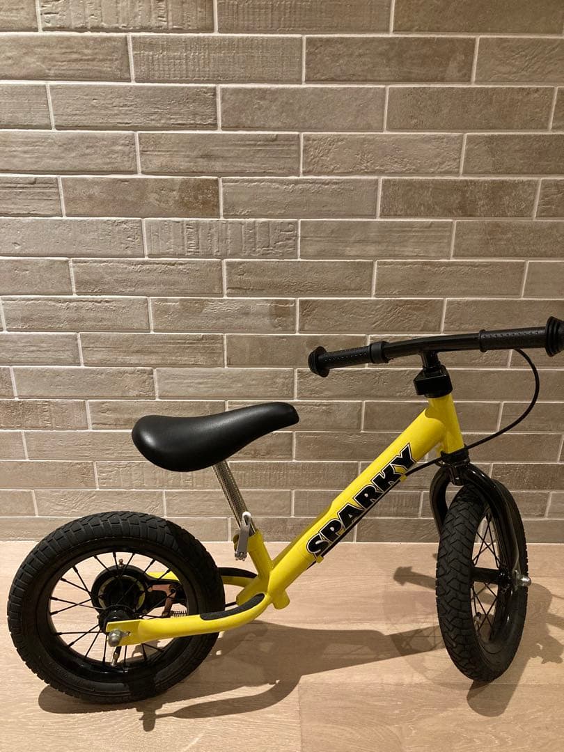 SPARKY スパーキー　キックバイク　イエロー　ブレーキ　スタンド付