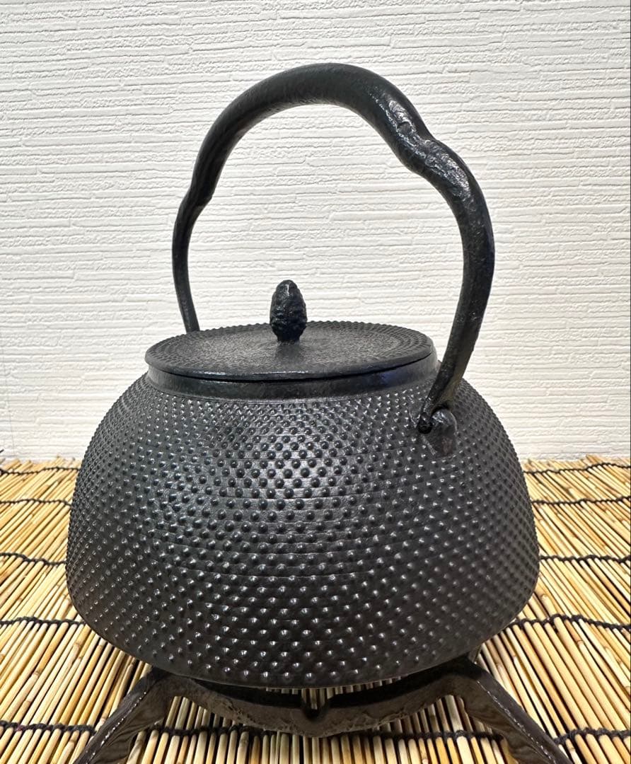 未使用品　南部利祥銘造 １５型アラレ 南部鉄瓶　南部鉄器　鉄瓶
