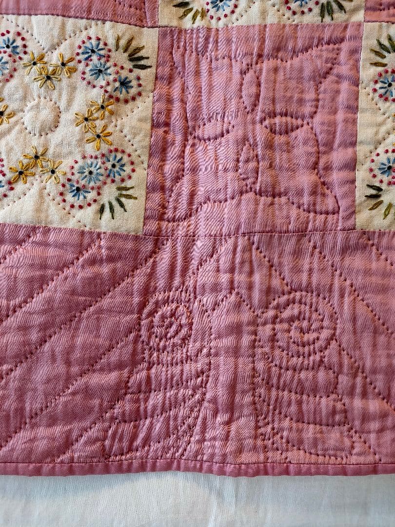 アンティーク キルト C1930 USA 花柄刺繍入り