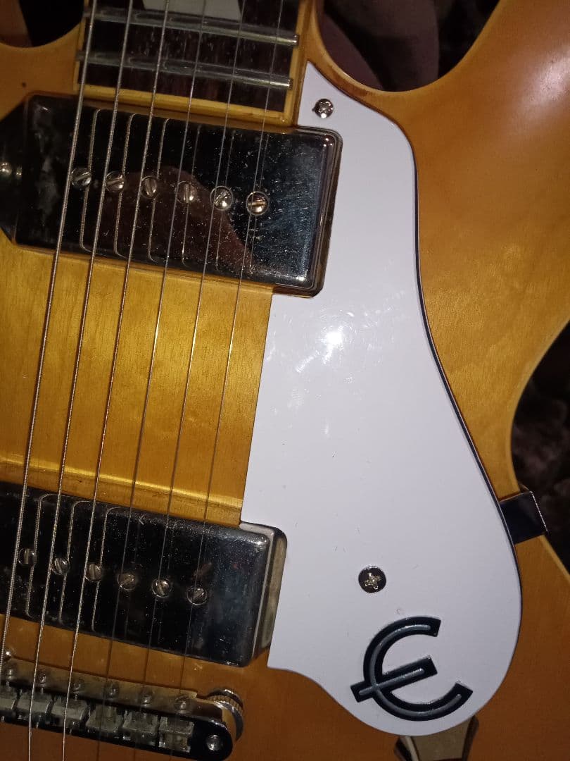 エピフォン　カジノクーペ　Epiphone　ポット交換　ピックガード製作　リペア