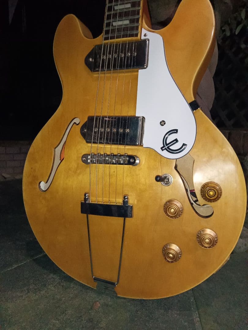 エピフォン　カジノクーペ　Epiphone　ポット交換　ピックガード製作　リペア