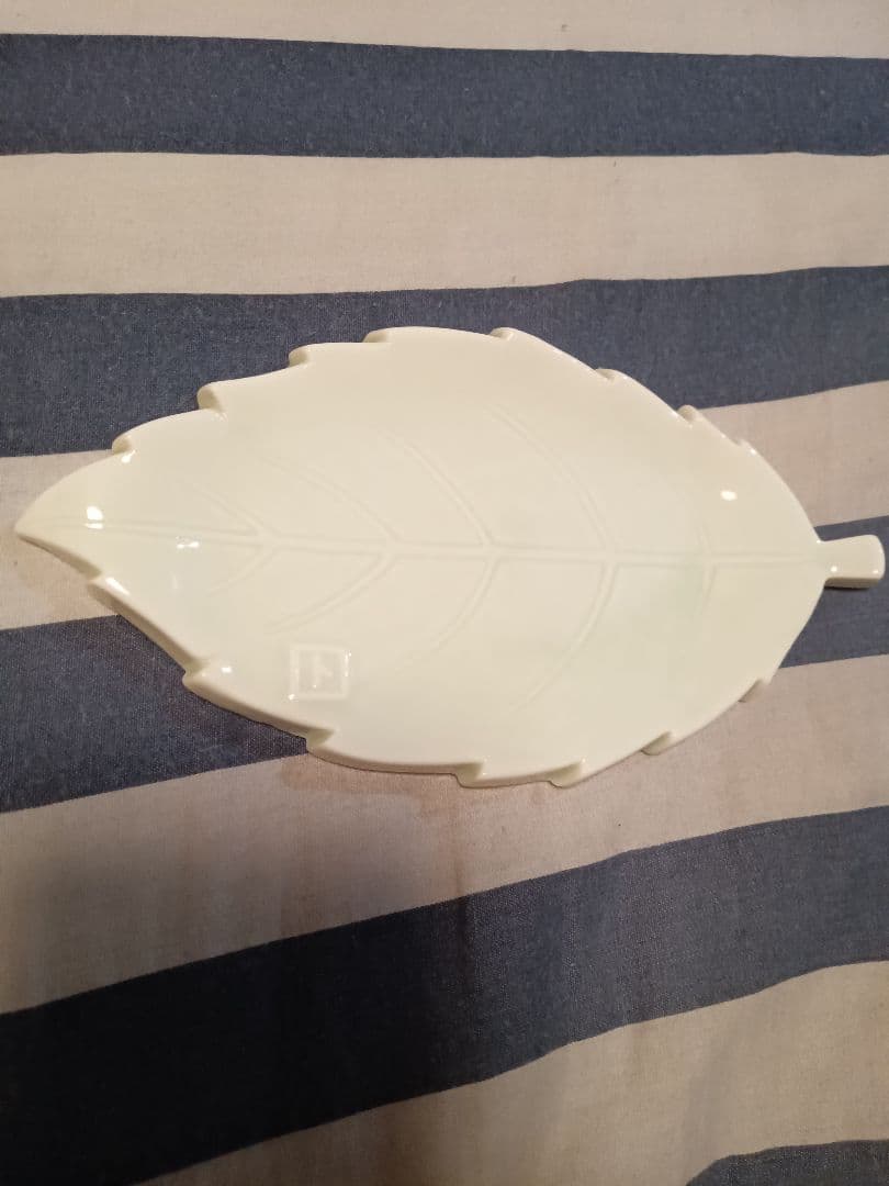 値下げ☆ジブリグッズ　廃盤品☆トトロ陶器ソルトペッパー入れ