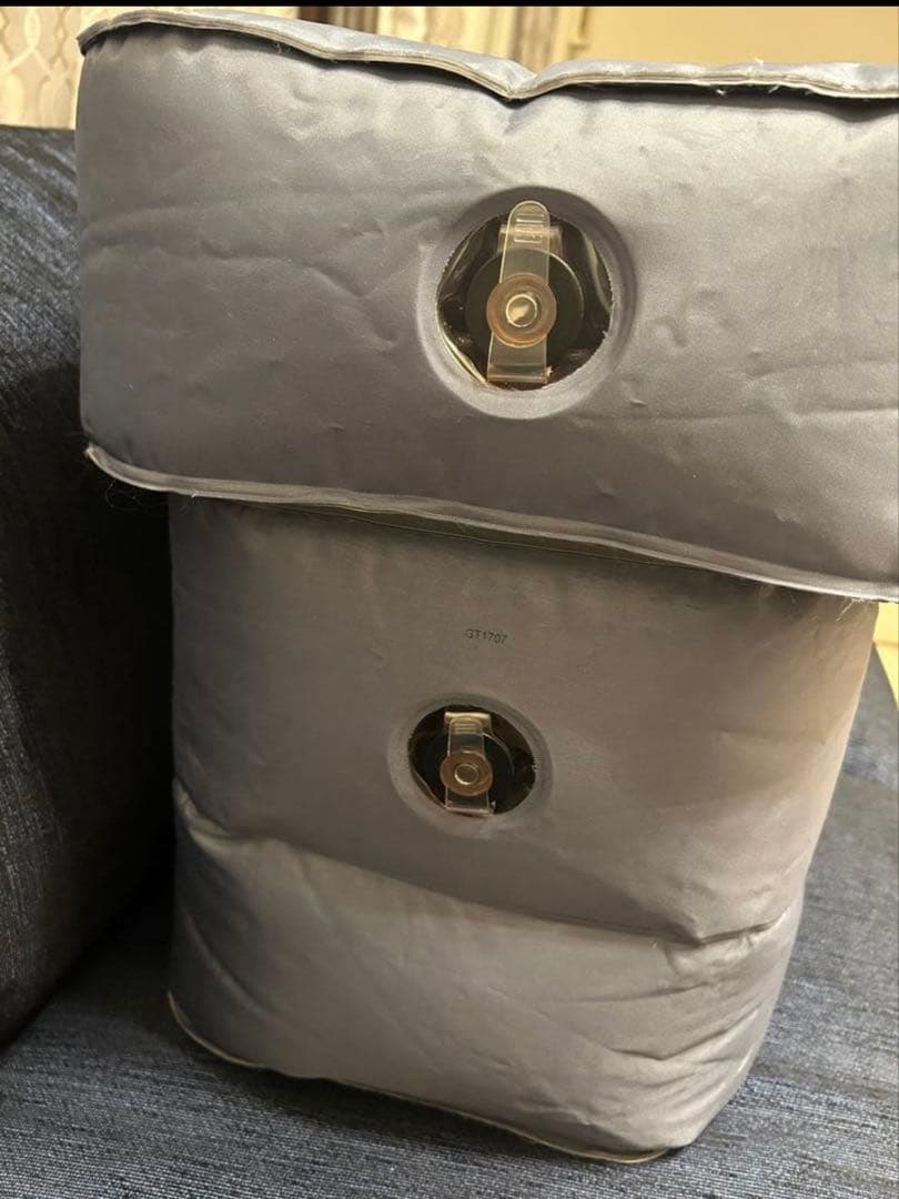 フライトット　FLYTOT 足元クッション　フットレスト　 飛行機