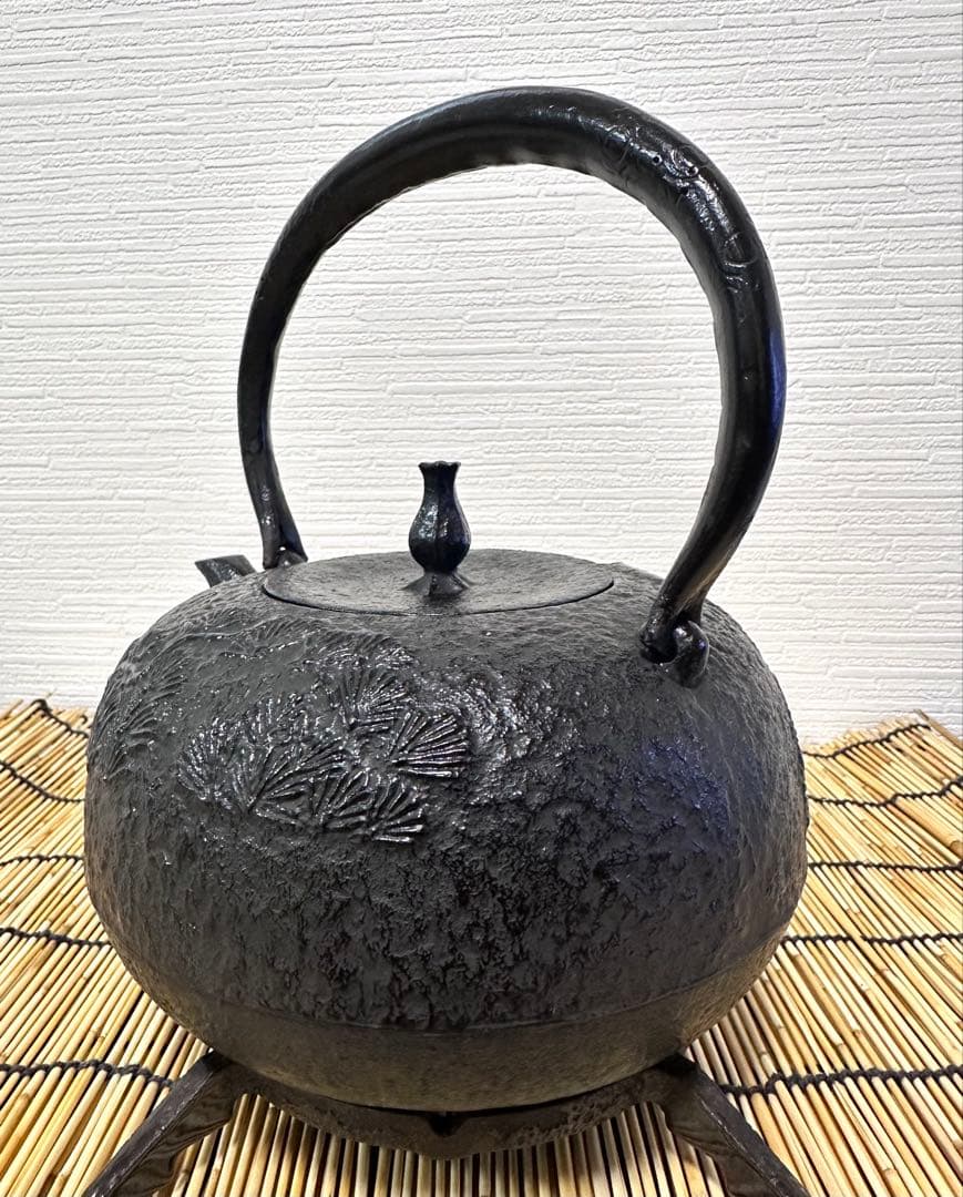 未使用品　付属品付　南部喜州 (及川 喜徳)造　鍛治打袋鉉１５型　南部鉄瓶