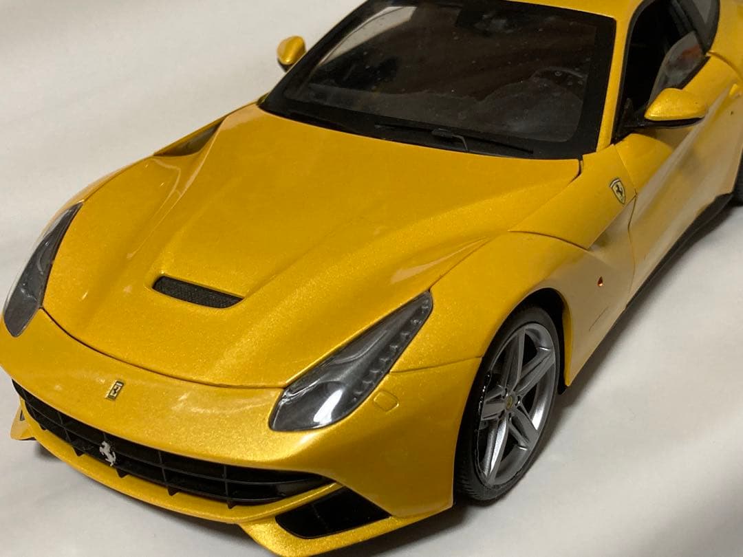 ホットウィールエリート .1/18フェラーリ F12ベルリネッタ イエロー
