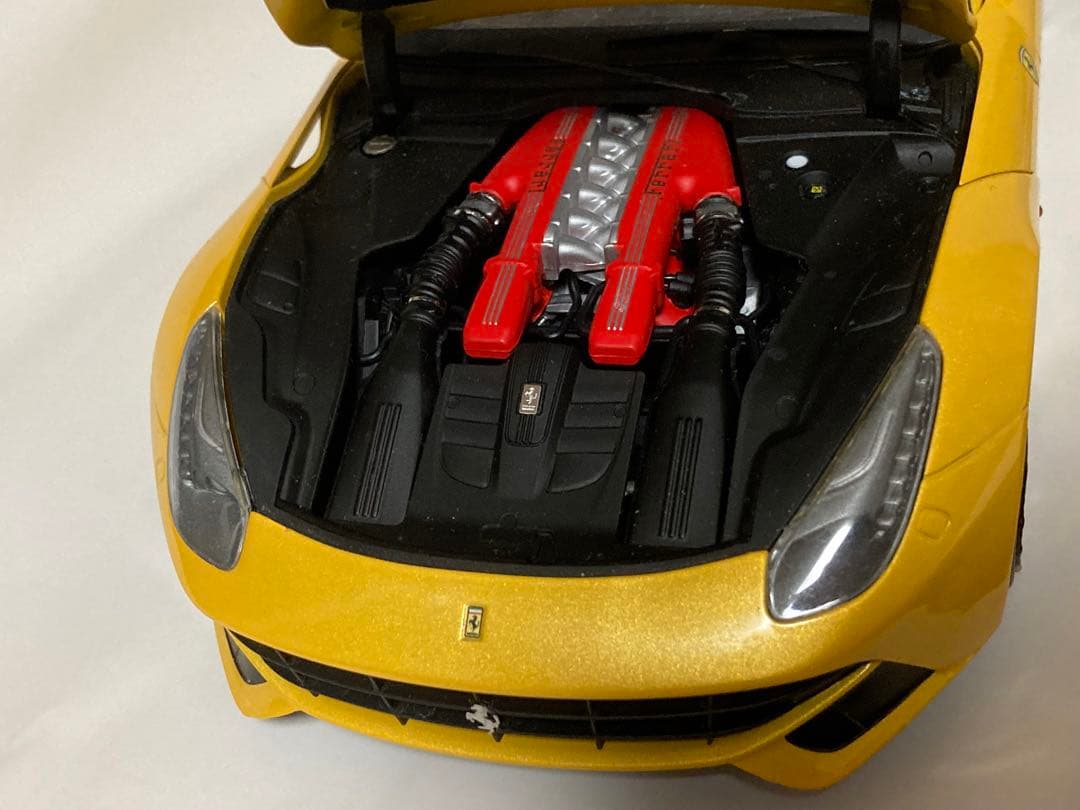 ホットウィールエリート .1/18フェラーリ F12ベルリネッタ イエロー