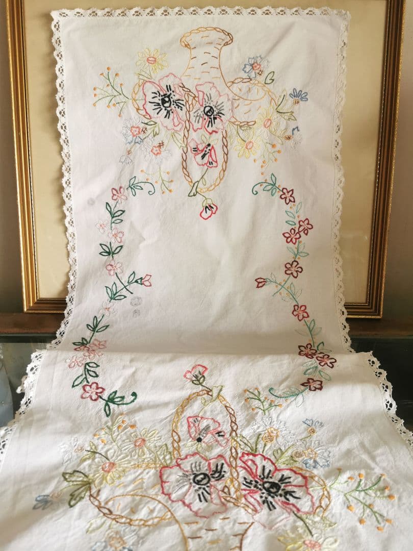 アンティークフランス 野の花の花籠 色糸刺繍 リネンクロス ロングランナー