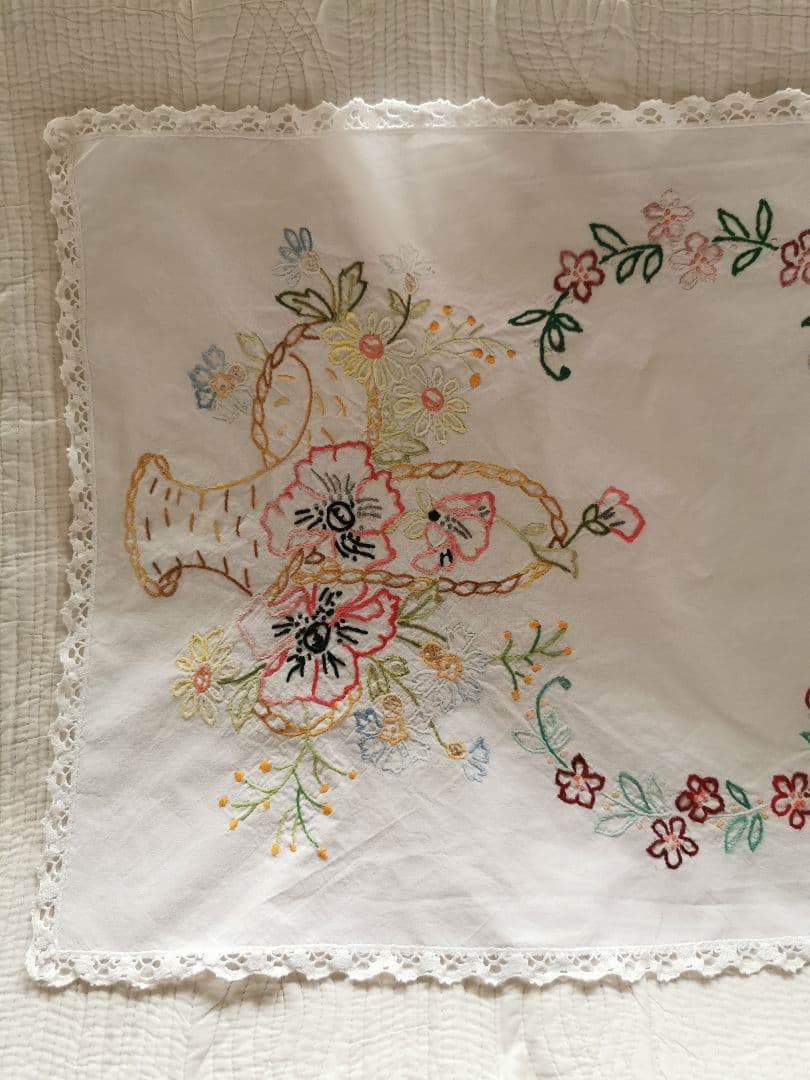 アンティークフランス 野の花の花籠 色糸刺繍 リネンクロス ロングランナー