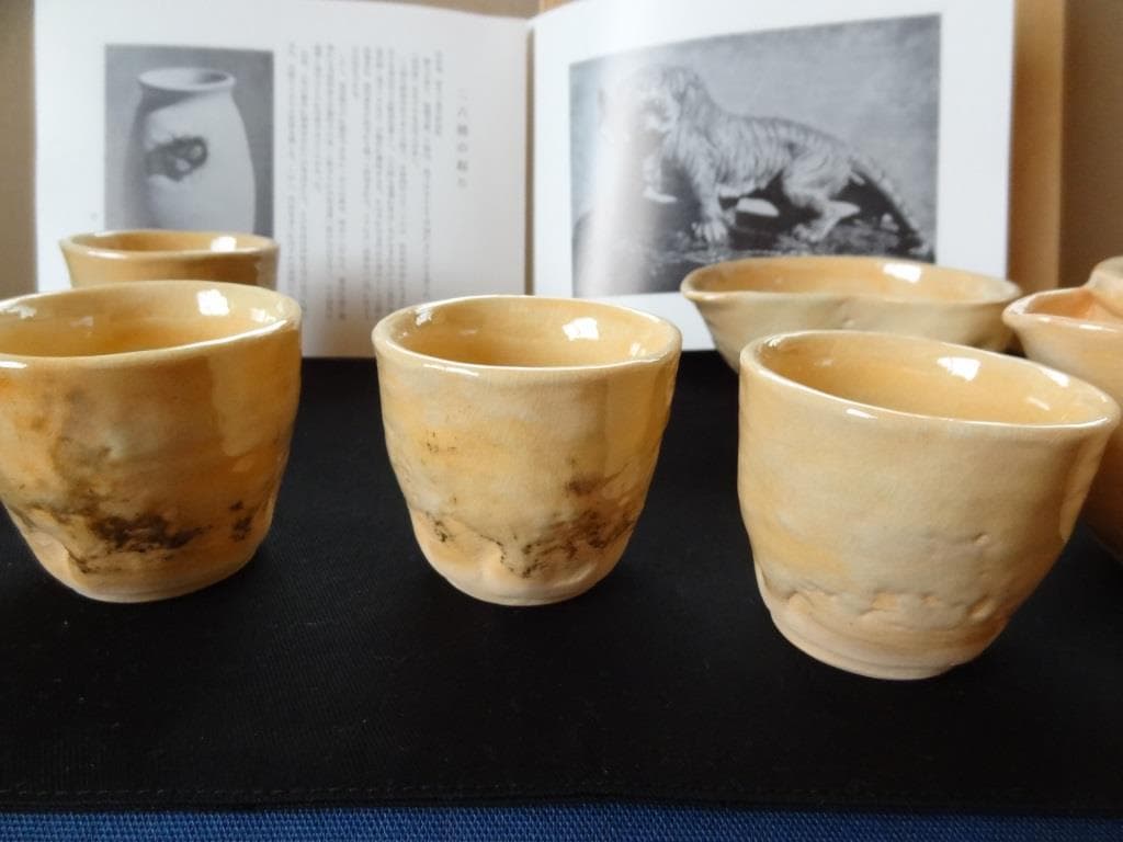 二六焼　白釉茶器三つ揃　煎茶器　霊芝摘　宝瓶　急須　茶碗　楽山焼　水月焼