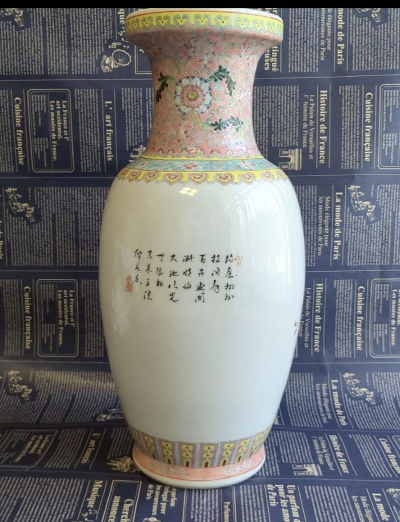 中国景徳鎮製　飾り壷　　　　漢詩孔雀牡丹瓶　花鳥図