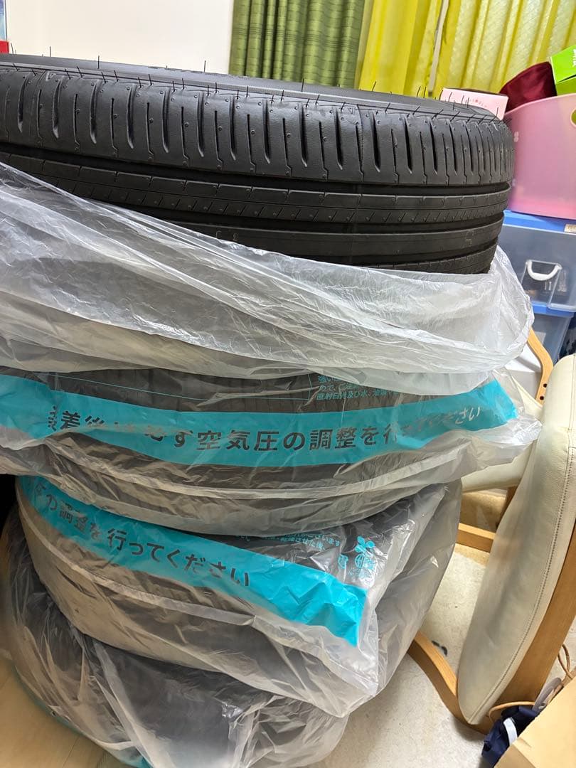 マ*サ様 タイヤ、ヤリスクロス新車購入時装着品。 購入後未使用ダンロップ215/