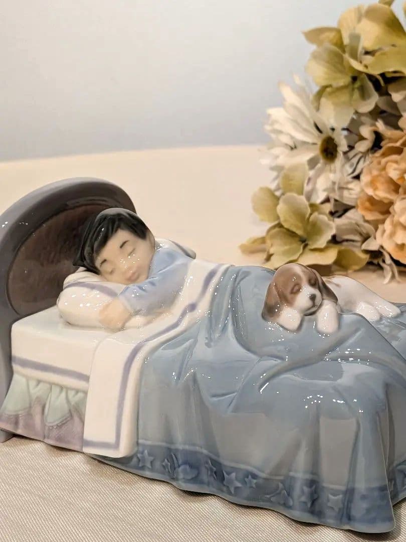 リヤドロ　僕とおねんね　綺麗　男の子　犬　ブルー　睡眠　ビーグル