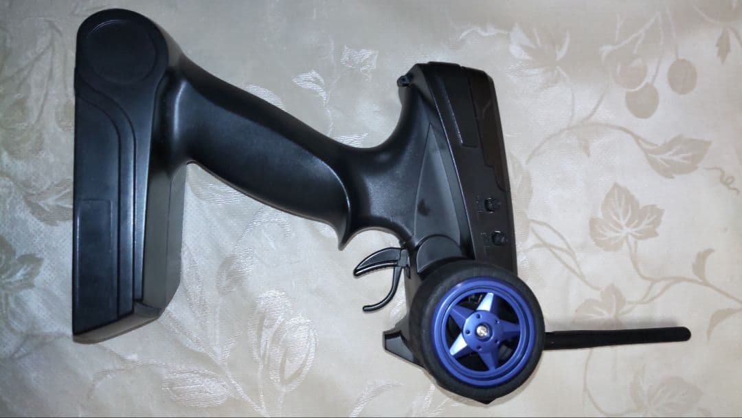 ☆ほぼ未使用品☆美品☆1/10電動カー四駆ラジコンプロポセット