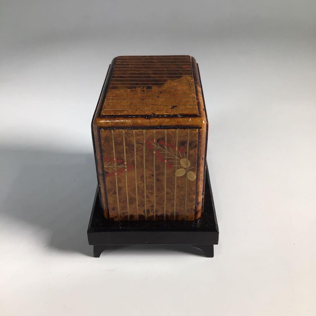 Ｎ１３９　香合　『蒔絵師　池端秀斉作』『鈴虫蒔絵』『虫籠香合』　共箱　茶道具